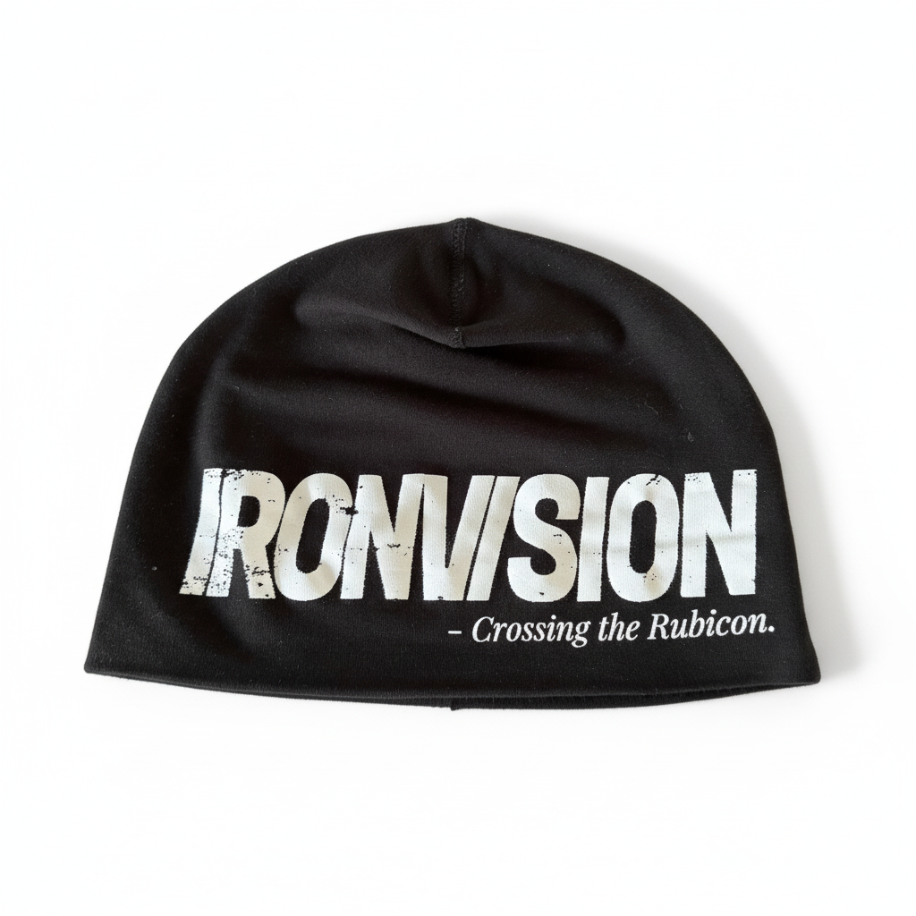 IronVision beanie med vit bakgrund